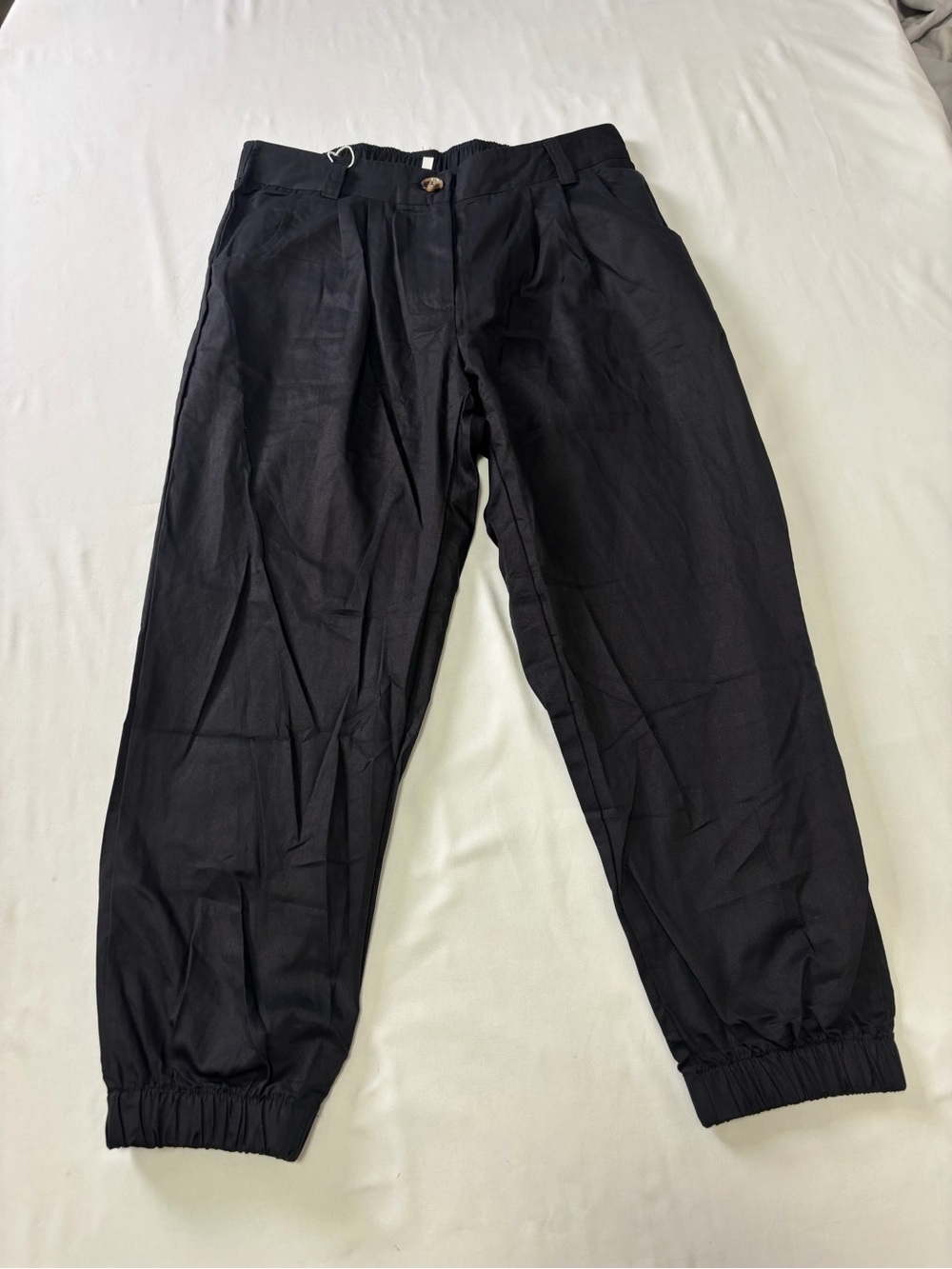 HALARA Black Capris with Elastic Waistband